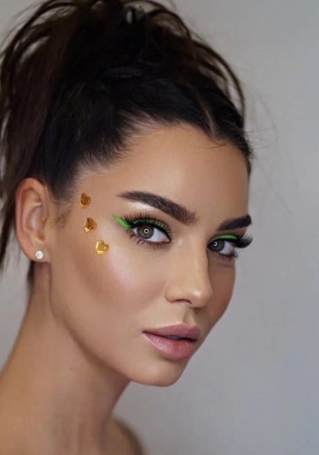 Салон красоты 13 Beauty by Timati в Краснодаре: Салон красоты, Брови, Ресницы, Стрижки, Волосы, Причёски, Педикюр, Маникюр, Ногти, Макияж, Укладки,