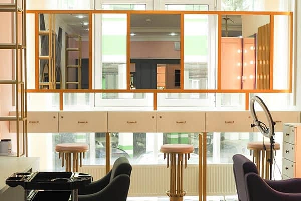 Бьюти-коворкинг Milano Coworking в Краснодаре: Рабочее место, Для мастеров индустрии красоты, Мастер-классы, Рабочее пространство, Лекции, Фрилансер ,