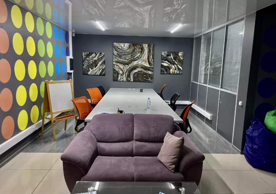 Коворкинг-центр Локация в Краснодаре: Коворкинг, Рабочее место, Конференц-зал, Оборудование, Кухня, Разное,