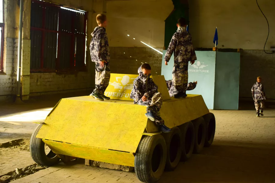 Клуб военного лазертага Киберфорс в Краснодаре: Лазертаг, Детские праздники, Мероприятия, Стрелялки, Детские развлечения, Игровое пространство,
