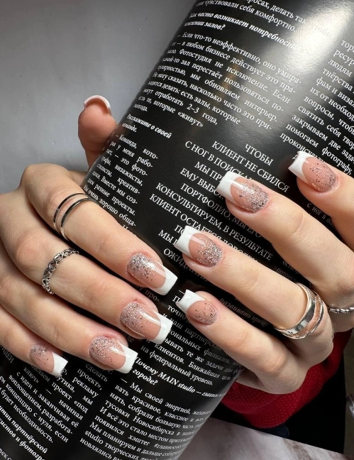 Ногтевая студия Bazza Nails в Краснодаре: Студия красоты, Маникюр, Педикюр, Ногти, Наращивание ногтей, Восстановление ногтей, Брови, Визаж, Причёски,