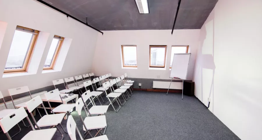 Коворкинг-центр Co-Place в Краснодаре: Коворкинг, Лекционный зал, Парковка, Оборудование, Рабочее место, Офис, Переговорная комната,