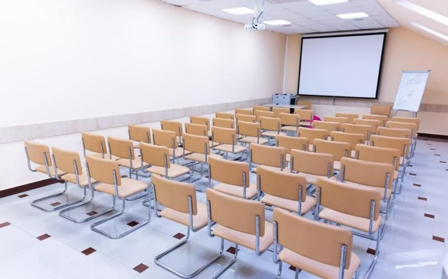 Коворкинг-центр Co-Place в Краснодаре: Коворкинг, Лекционный зал, Парковка, Оборудование, Рабочее место, Офис, Переговорная комната,