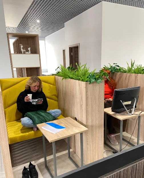 Коворкинг Work Time в Краснодаре: Коворкинг, Рабочее место, Пространство для работы, Переговорная комната, Зона кофе-брейка, Фриланс, Оргтехника, Бесплатный интернет,