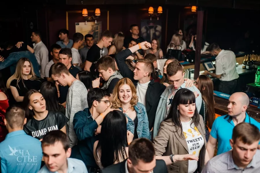 Ночной клуб Счастье в Краснодаре: Бар, Коктейли, Танцы, Не пропусти, Мероприятия, Вкусная Еда, Вечеринки, Танцпол, Концерты, Ночной клуб,
