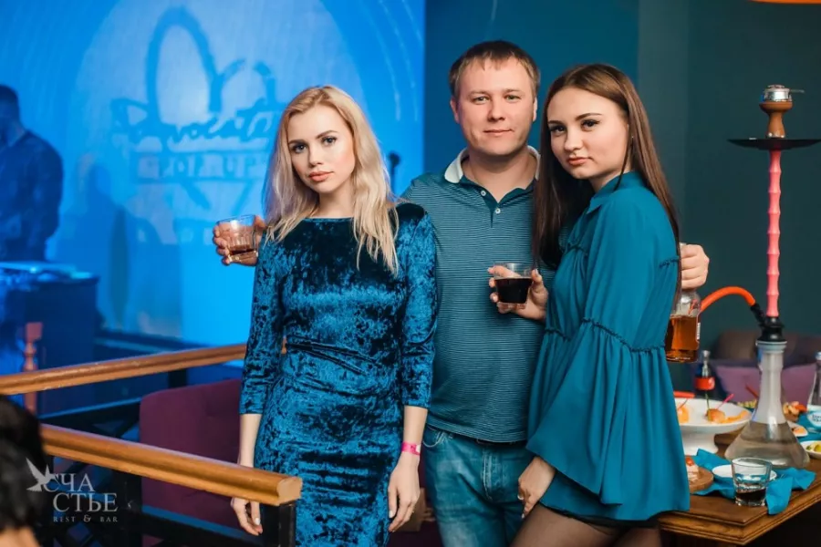 Ночной клуб Счастье в Краснодаре: Бар, Коктейли, Танцы, Не пропусти, Мероприятия, Вкусная Еда, Вечеринки, Танцпол, Концерты, Ночной клуб,