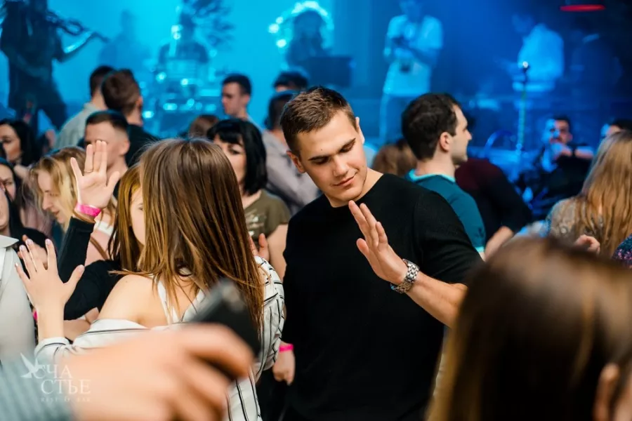 Ночной клуб Счастье в Краснодаре: Бар, Коктейли, Танцы, Не пропусти, Мероприятия, Вкусная Еда, Вечеринки, Танцпол, Концерты, Ночной клуб,