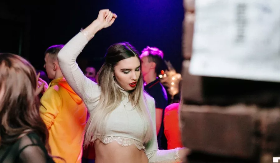 Ночной клуб Beat love в Краснодаре: Бар, Коктейли, Танцы, Не пропусти, Мероприятия, Вкусная Еда, Танцпол, Ночной клуб,