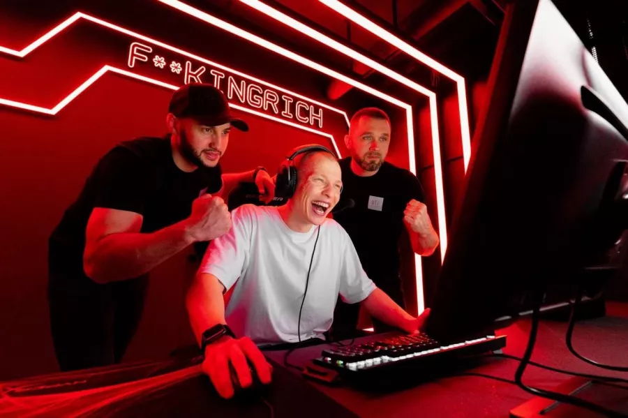 Киберарена UTTproArena в Краснодаре: Компьютерный клуб, Компьютерные игры, ПК, Удобные кресла, VIP-залы, Круглосуточно, Игровые приставки, PS5, Лаундж-зоны, Зона для игры в мафию, Настольные игры, Игровые автоматы, Вкусная Еда,