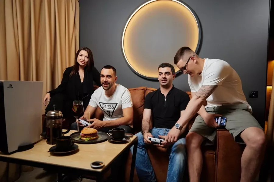 Киберарена UTTproArena в Краснодаре: Компьютерный клуб, Компьютерные игры, ПК, Удобные кресла, VIP-залы, Круглосуточно, Игровые приставки, PS5, Лаундж-зоны, Зона для игры в мафию, Настольные игры, Игровые автоматы, Вкусная Еда,