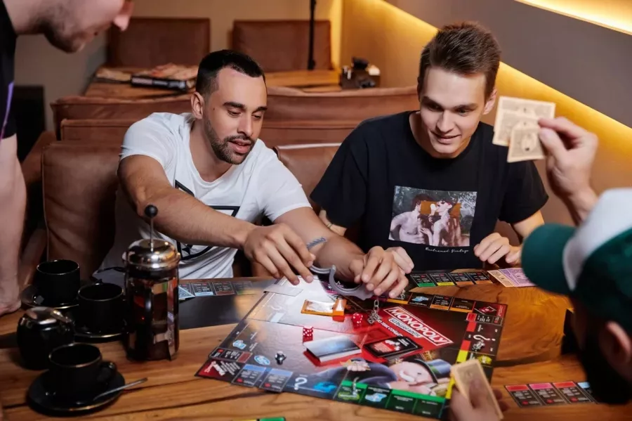 Киберарена UTTproArena в Краснодаре: Компьютерный клуб, Компьютерные игры, ПК, Удобные кресла, VIP-залы, Круглосуточно, Игровые приставки, PS5, Лаундж-зоны, Зона для игры в мафию, Настольные игры, Игровые автоматы, Вкусная Еда,