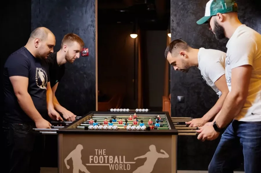 Киберарена UTTproArena в Краснодаре: Компьютерный клуб, Компьютерные игры, ПК, Удобные кресла, VIP-залы, Круглосуточно, Игровые приставки, PS5, Лаундж-зоны, Зона для игры в мафию, Настольные игры, Игровые автоматы, Вкусная Еда,