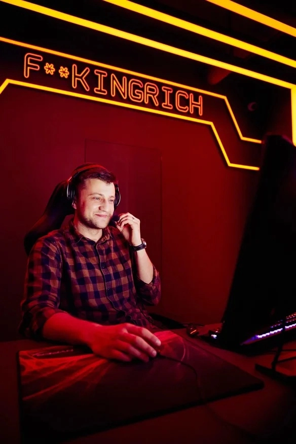 Киберарена UTTproArena в Краснодаре: Компьютерный клуб, Компьютерные игры, ПК, Удобные кресла, VIP-залы, Круглосуточно, Игровые приставки, PS5, Лаундж-зоны, Зона для игры в мафию, Настольные игры, Игровые автоматы, Вкусная Еда,