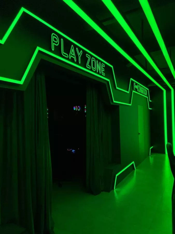 Киберарена UTTproArena в Краснодаре: Компьютерный клуб, Компьютерные игры, ПК, Удобные кресла, VIP-залы, Круглосуточно, Игровые приставки, PS5, Лаундж-зоны, Зона для игры в мафию, Настольные игры, Игровые автоматы, Вкусная Еда,