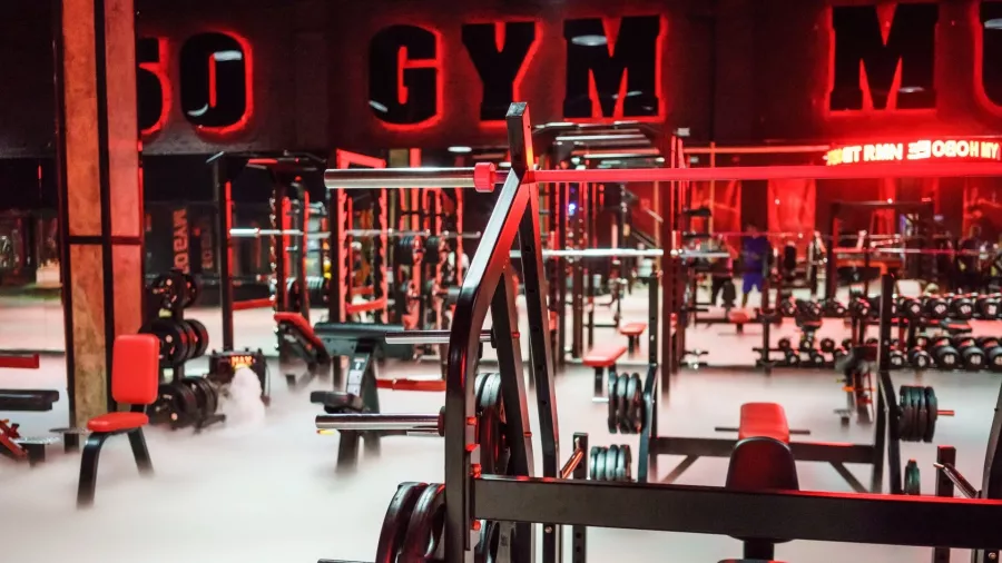 Фитнес-клуб 50 GYM в Краснодаре: Фитнес, Развиваться, Тренажёры, Бассейн, Групповые тренировки, Банный комплекс, Фито-бар,