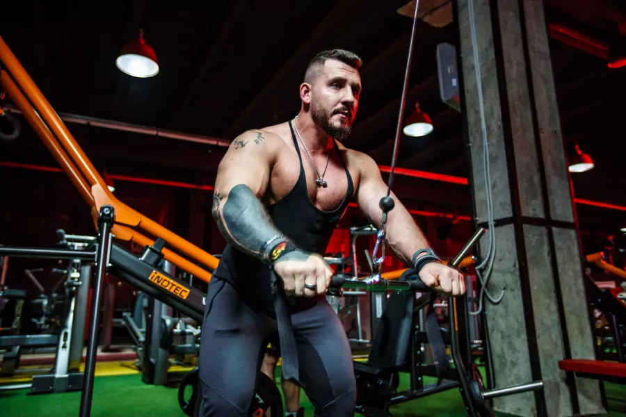 Фитнес-клуб 50 GYM в Краснодаре: Фитнес, Развиваться, Тренажёры, Бассейн, Групповые тренировки, Банный комплекс, Фито-бар,