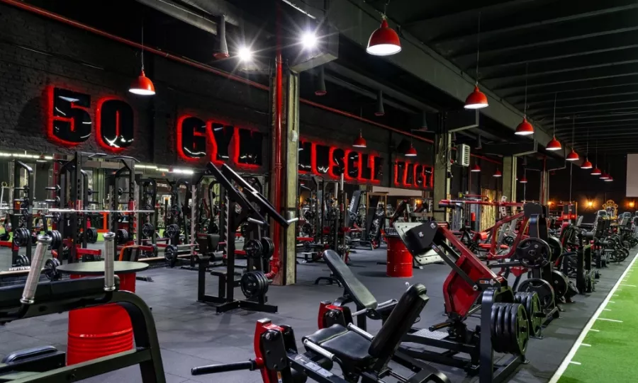 Фитнес-клуб 50 GYM в Краснодаре: Фитнес, Развиваться, Тренажёры, Бассейн, Групповые тренировки, Банный комплекс, Фито-бар,