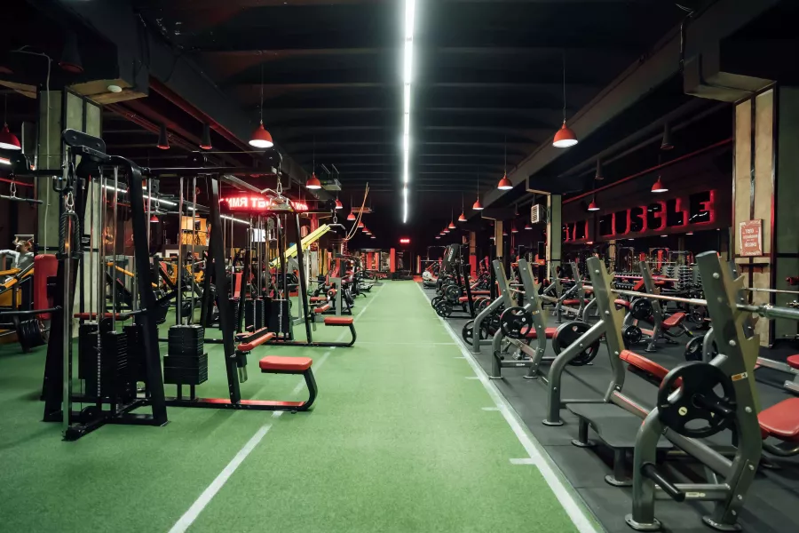 Фитнес-клуб 50 GYM в Краснодаре: Фитнес, Развиваться, Тренажёры, Бассейн, Групповые тренировки, Банный комплекс, Фито-бар,