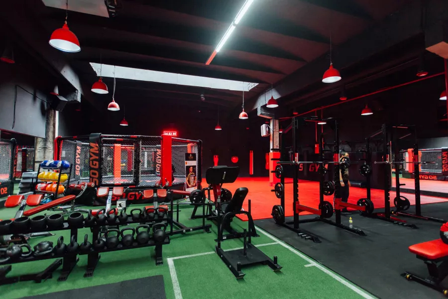 Фитнес-клуб 50 GYM в Краснодаре: Фитнес, Развиваться, Тренажёры, Бассейн, Групповые тренировки, Банный комплекс, Фито-бар,
