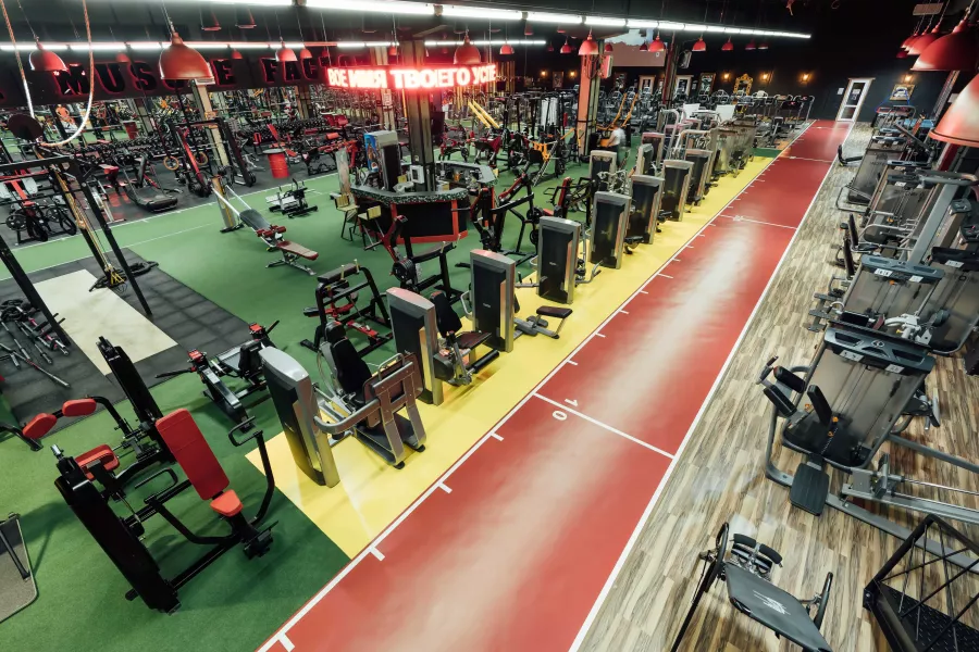 Фитнес-клуб 50 GYM в Краснодаре: Фитнес, Развиваться, Тренажёры, Бассейн, Групповые тренировки, Банный комплекс, Фито-бар,