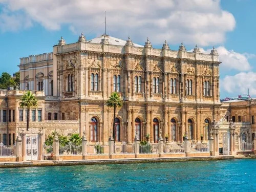 Дворец Долмабахче ( Dolmabahce Sarayi) в Стамбуле
