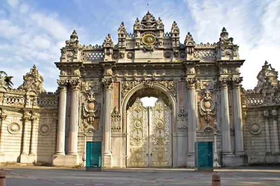 Дворец Долмабахче ( Dolmabahce Sarayi)