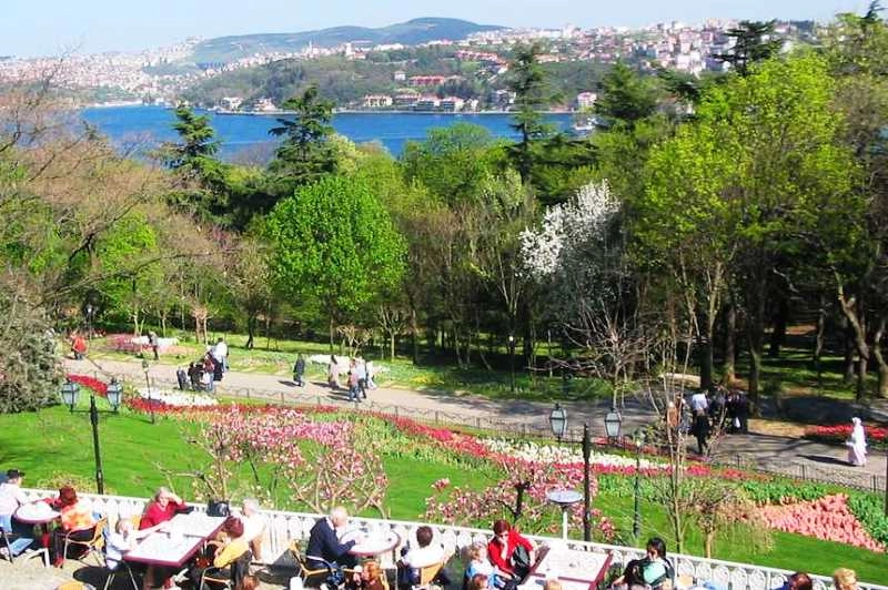 Парк Эмирган (Emirgan korusu) в Стамбуле: Парки Стамбула, Тюльпаны , Музей Тюльпанов , Чилим,