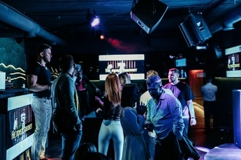 Премиум караоке Applause & Ovation в Краснодаре: Ночной клуб, Танцы, Коктейли, Бар, Танцпол, Музыкально, Караоке, Вкусная Еда,