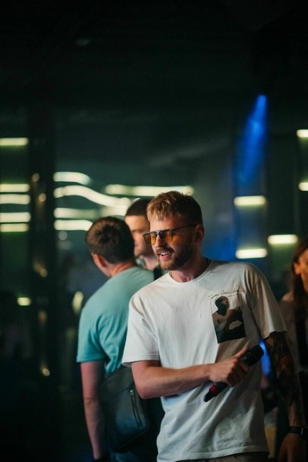 Премиум караоке Applause & Ovation в Краснодаре: Ночной клуб, Танцы, Коктейли, Бар, Танцпол, Музыкально, Караоке, Вкусная Еда,