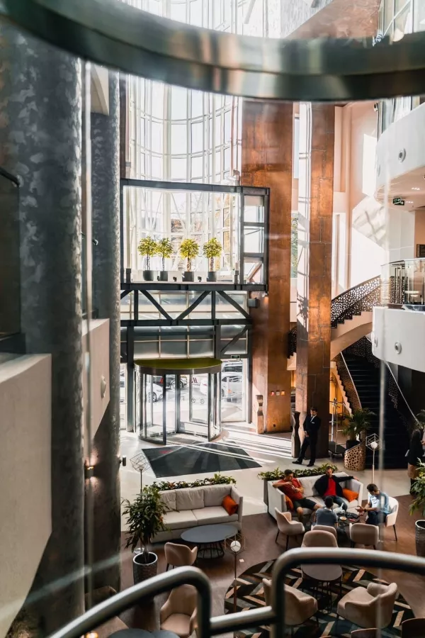 Отель Marriott 5* в Краснодаре: Отель, Номера, Жильё, Фитнес-центр, Бассейн, СПА, Рестораны, Конференц-залы, Переговорные комнаты,