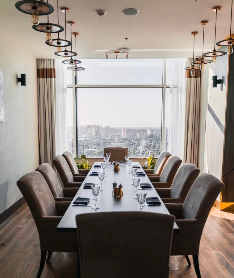 Отель Marriott 5* в Краснодаре: Отель, Номера, Жильё, Фитнес-центр, Бассейн, СПА, Рестораны, Конференц-залы, Переговорные комнаты,