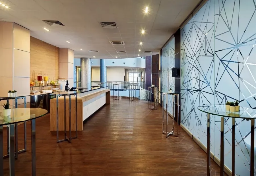 Отель Marriott 5* в Краснодаре: Отель, Номера, Жильё, Фитнес-центр, Бассейн, СПА, Рестораны, Конференц-залы, Переговорные комнаты,
