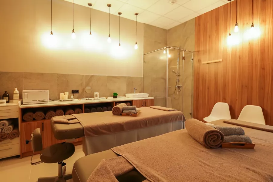 Отель Marriott 5* в Краснодаре: Отель, Номера, Жильё, Фитнес-центр, Бассейн, СПА, Рестораны, Конференц-залы, Переговорные комнаты,