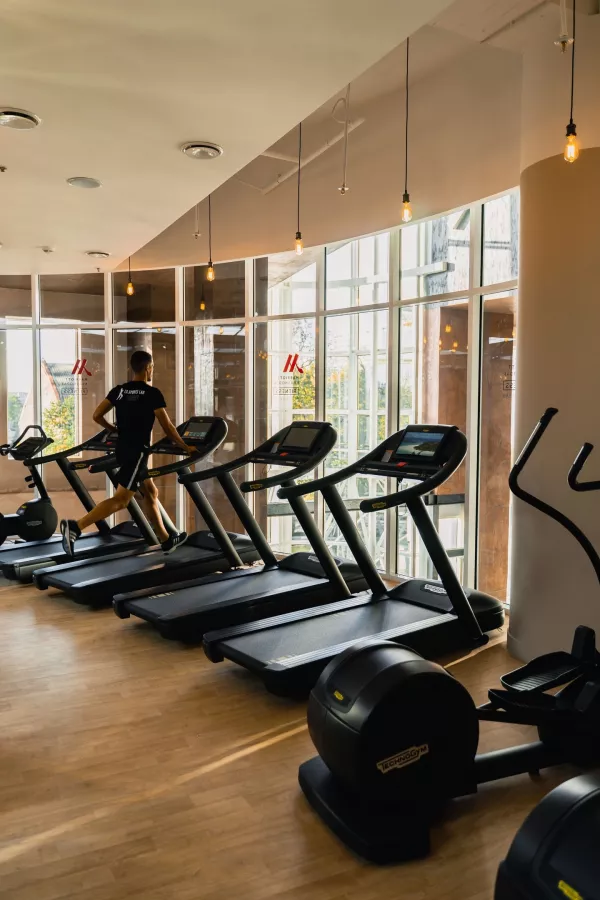 Отель Marriott 5* в Краснодаре: Отель, Номера, Жильё, Фитнес-центр, Бассейн, СПА, Рестораны, Конференц-залы, Переговорные комнаты,