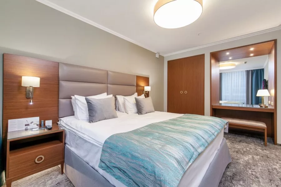 Отель Crowne Plaza Krasnodar 4* в Краснодаре: Отель, Номера, Жильё, Конференц-залы, Рестораны, Бизнес-зона, Фитнес-центр,