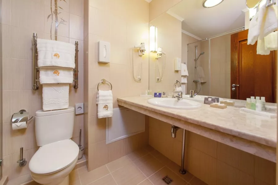 Отель Crowne Plaza Krasnodar 4* в Краснодаре: Отель, Номера, Жильё, Конференц-залы, Рестораны, Бизнес-зона, Фитнес-центр,