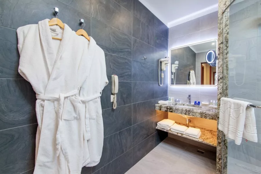 Отель Crowne Plaza Krasnodar 4* в Краснодаре: Отель, Номера, Жильё, Конференц-залы, Рестораны, Бизнес-зона, Фитнес-центр,