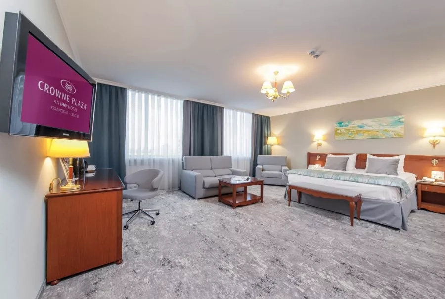 Отель Crowne Plaza Krasnodar 4* в Краснодаре: Отель, Номера, Жильё, Конференц-залы, Рестораны, Бизнес-зона, Фитнес-центр,