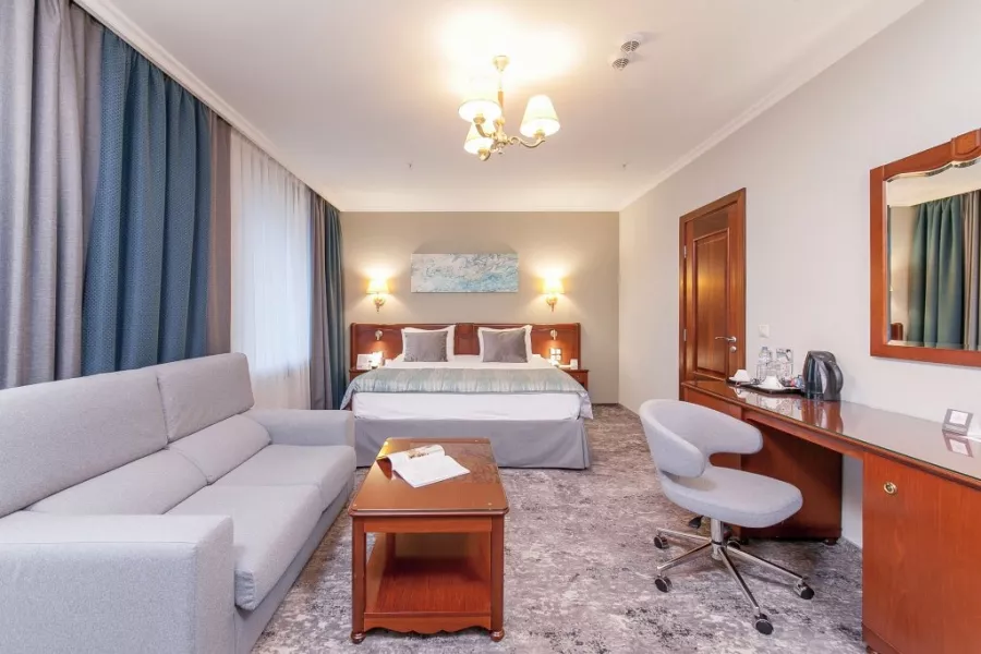 Отель Crowne Plaza Krasnodar 4* в Краснодаре: Отель, Номера, Жильё, Конференц-залы, Рестораны, Бизнес-зона, Фитнес-центр,