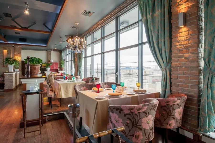 Отель Crowne Plaza Krasnodar 4* в Краснодаре: Отель, Номера, Жильё, Конференц-залы, Рестораны, Бизнес-зона, Фитнес-центр,