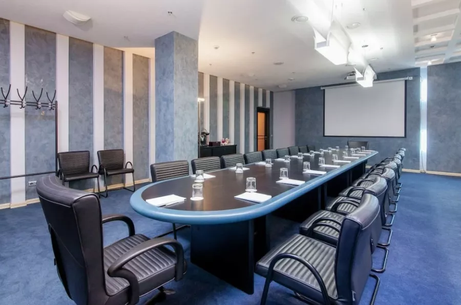 Отель Crowne Plaza Krasnodar 4* в Краснодаре: Отель, Номера, Жильё, Конференц-залы, Рестораны, Бизнес-зона, Фитнес-центр,