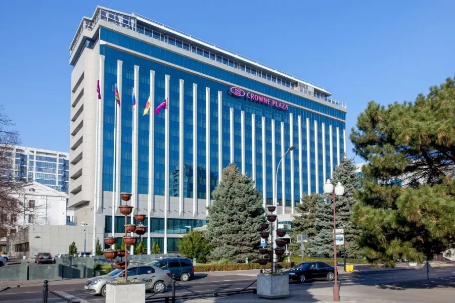 Отель Crowne Plaza Krasnodar 4* в Краснодаре: Отель, Номера, Жильё, Конференц-залы, Рестораны, Бизнес-зона, Фитнес-центр,