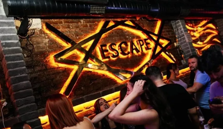 Ночной клуб Escape Club İstanbul в Стамбуле: Дискотека, Клуб, Ночной клуб, Танцпол, Танцы, Шоу,