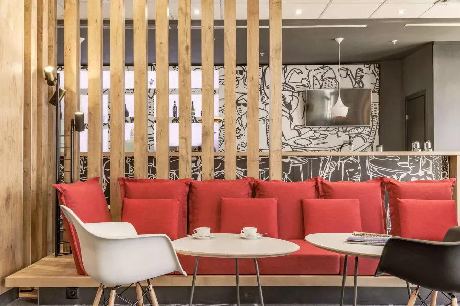 Отель Ibis 3* в Краснодаре: Отель, Номера, Жильё, Бар, Ресторан, Завтраки, Кафе, Тренажёрный зал, Конференц-, Переговорная комната,