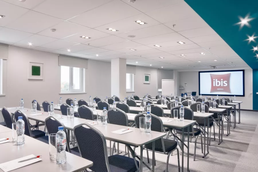 Отель Ibis 3* в Краснодаре: Отель, Номера, Жильё, Бар, Ресторан, Завтраки, Кафе, Тренажёрный зал, Конференц-, Переговорная комната,