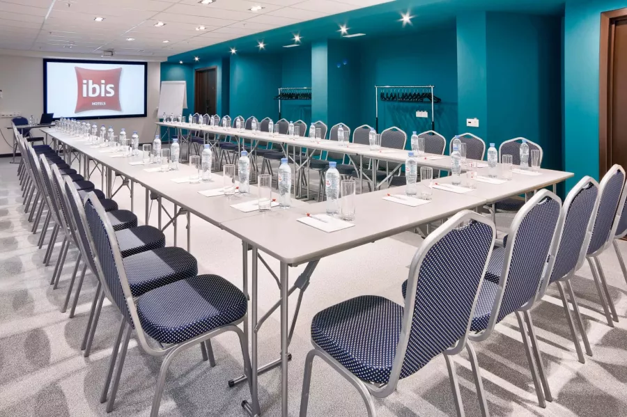Отель Ibis 3* в Краснодаре: Отель, Номера, Жильё, Бар, Ресторан, Завтраки, Кафе, Тренажёрный зал, Конференц-, Переговорная комната,