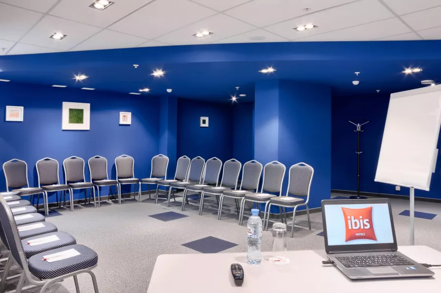Отель Ibis 3* в Краснодаре: Отель, Номера, Жильё, Бар, Ресторан, Завтраки, Кафе, Тренажёрный зал, Конференц-, Переговорная комната,