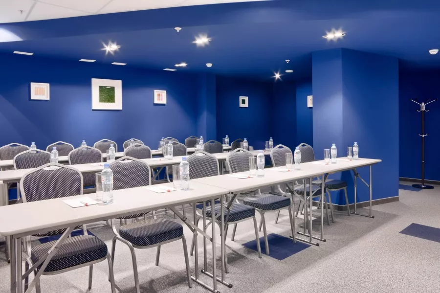 Отель Ibis 3* в Краснодаре: Отель, Номера, Жильё, Бар, Ресторан, Завтраки, Кафе, Тренажёрный зал, Конференц-, Переговорная комната,