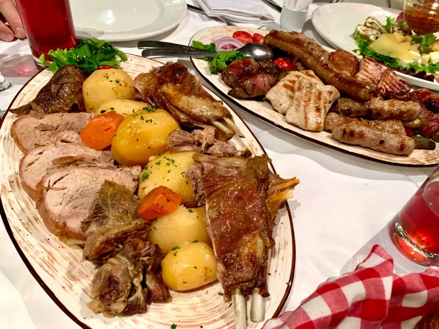 Ресторан Боэми в Москве: Сербская кухня, Морепродукты, Чивапчичи, Ризото,