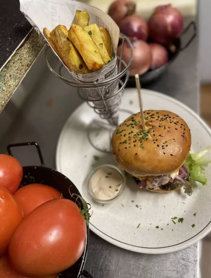 Ресторан "Harry's Lounge & Kitchen"